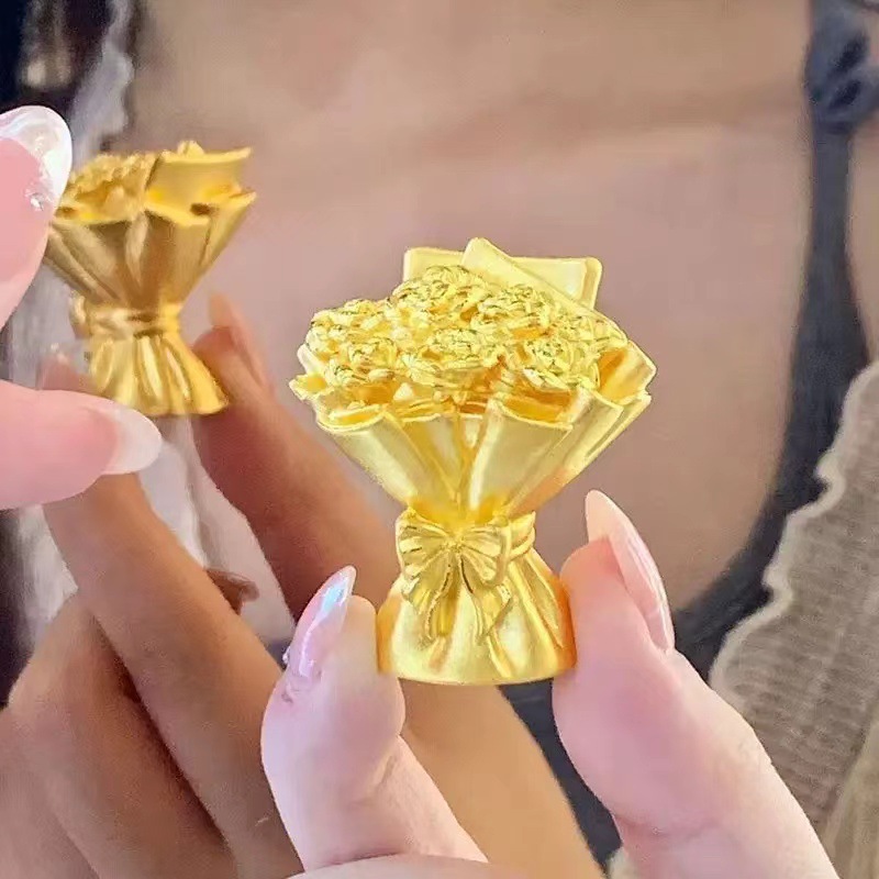 Golden Rose Ornaments, Golden Roses, Accessible Luxury Chinese Valentine's Day Gifts for Girlfriends, Classic and Elegant