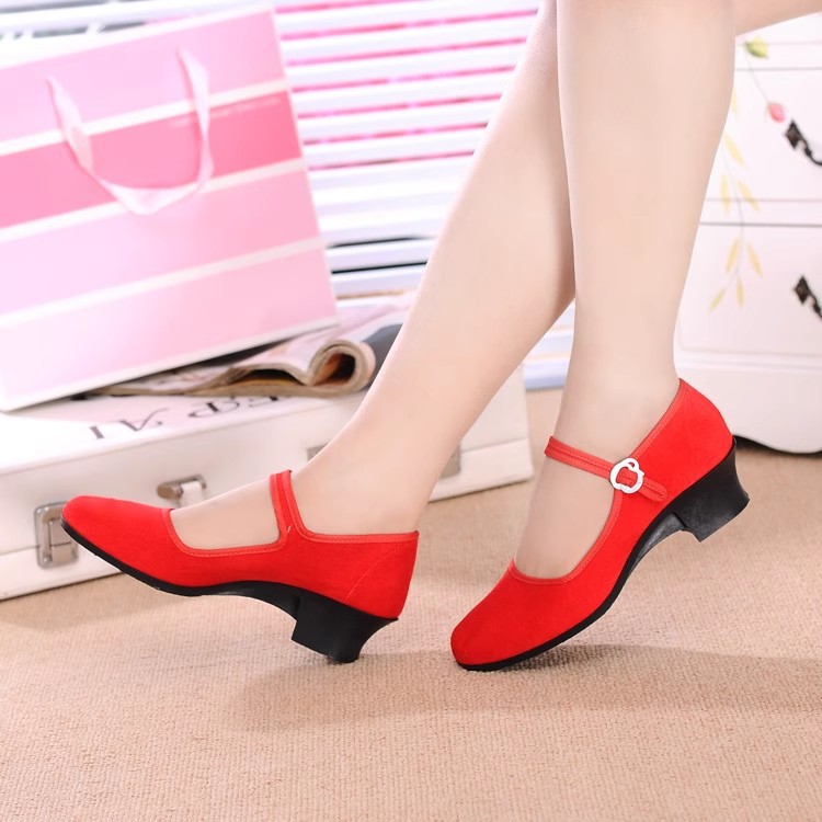 Dance shoes soft bottom dance shoes may 4th old Beijing black cloth shoes high heel ethnic yangko dancing cat claw shoes girls