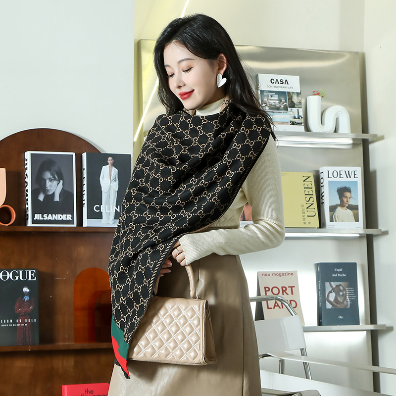 Vintage Jacquard Cashmere Tassel Scarf Autumn and Winter Decorative Air Conditioning Shawl All-match Thickened Warm Scarf