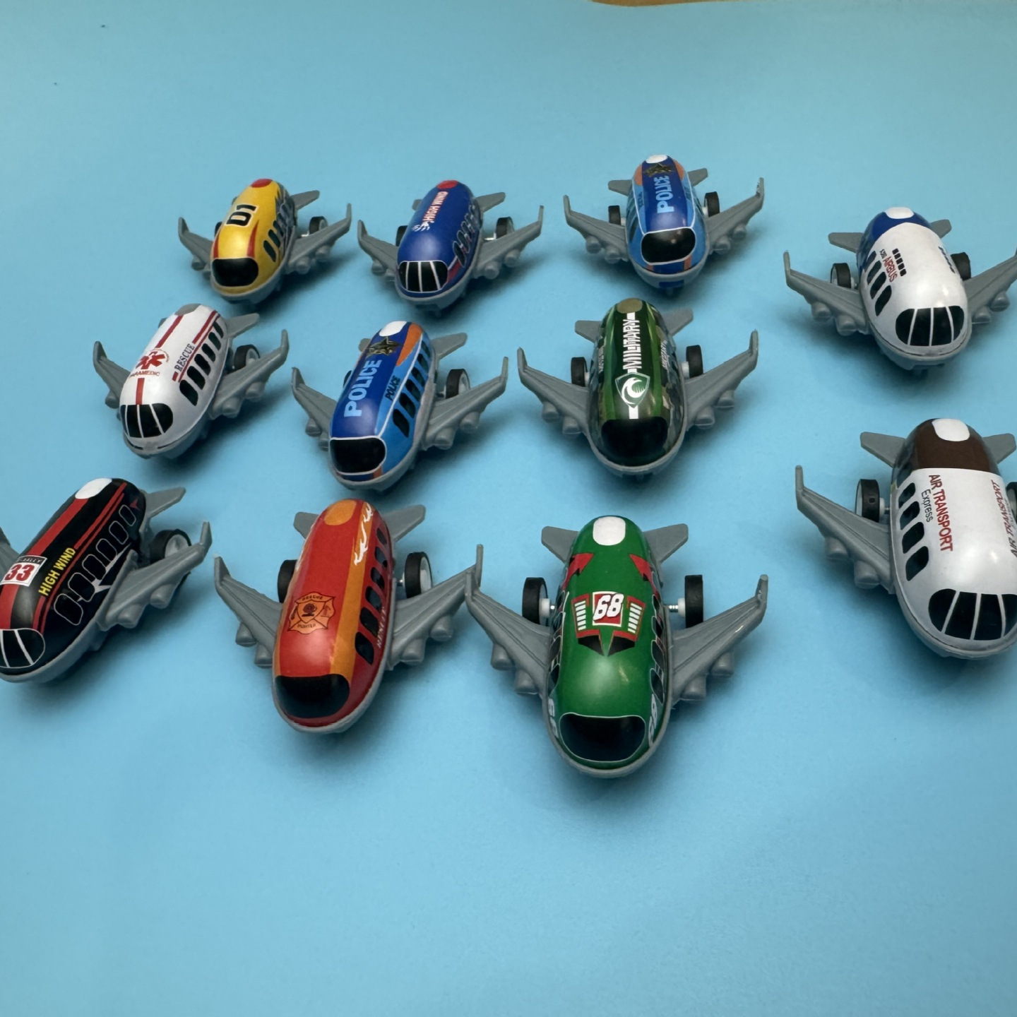 New Wholesale Aircraft Model Simulation Pull-Back Aircraft Mini Alloy Metal Tin Passenger Aircraft Children's Toys Gifts