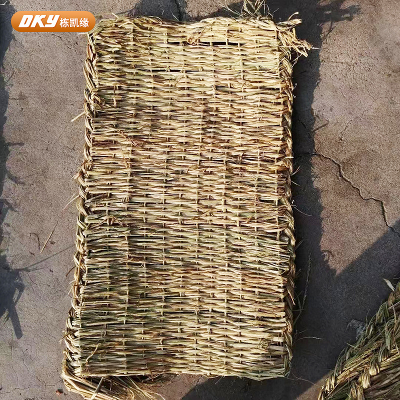 Rice-Woven Flood-Proof Straw Bag Is Easy to Degradable and Environmentally Friendly. Road Anti-Slip Straw Mat. the Straw Bag Is Antifreeze and Anti-Slip Effect