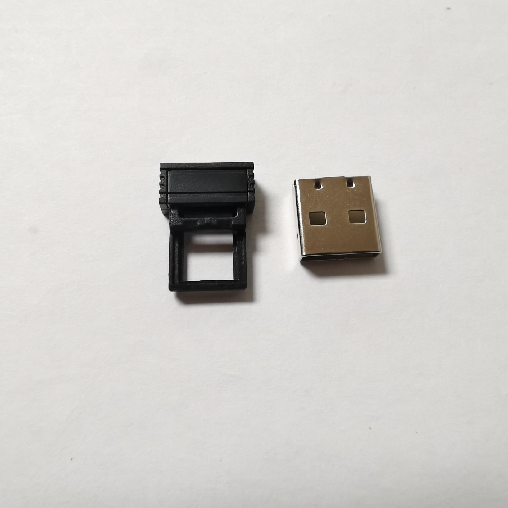 Wireless mouse bluetooth receiver pressure-free usb male connector plastic metal shell iron shell plug iron shell