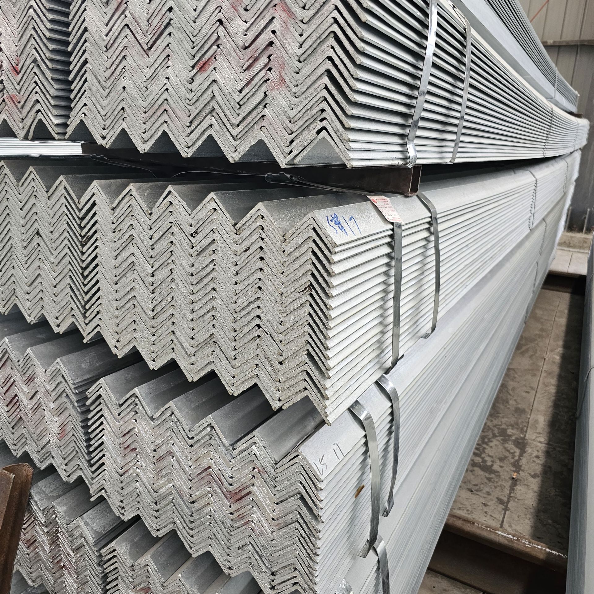 Wuxi Hot-Dip Galvanized Angle Steel Wholesale National Standard Zinc Layer Hot-Dip Galvanized Angle Steel Zinc Layer 65Μ