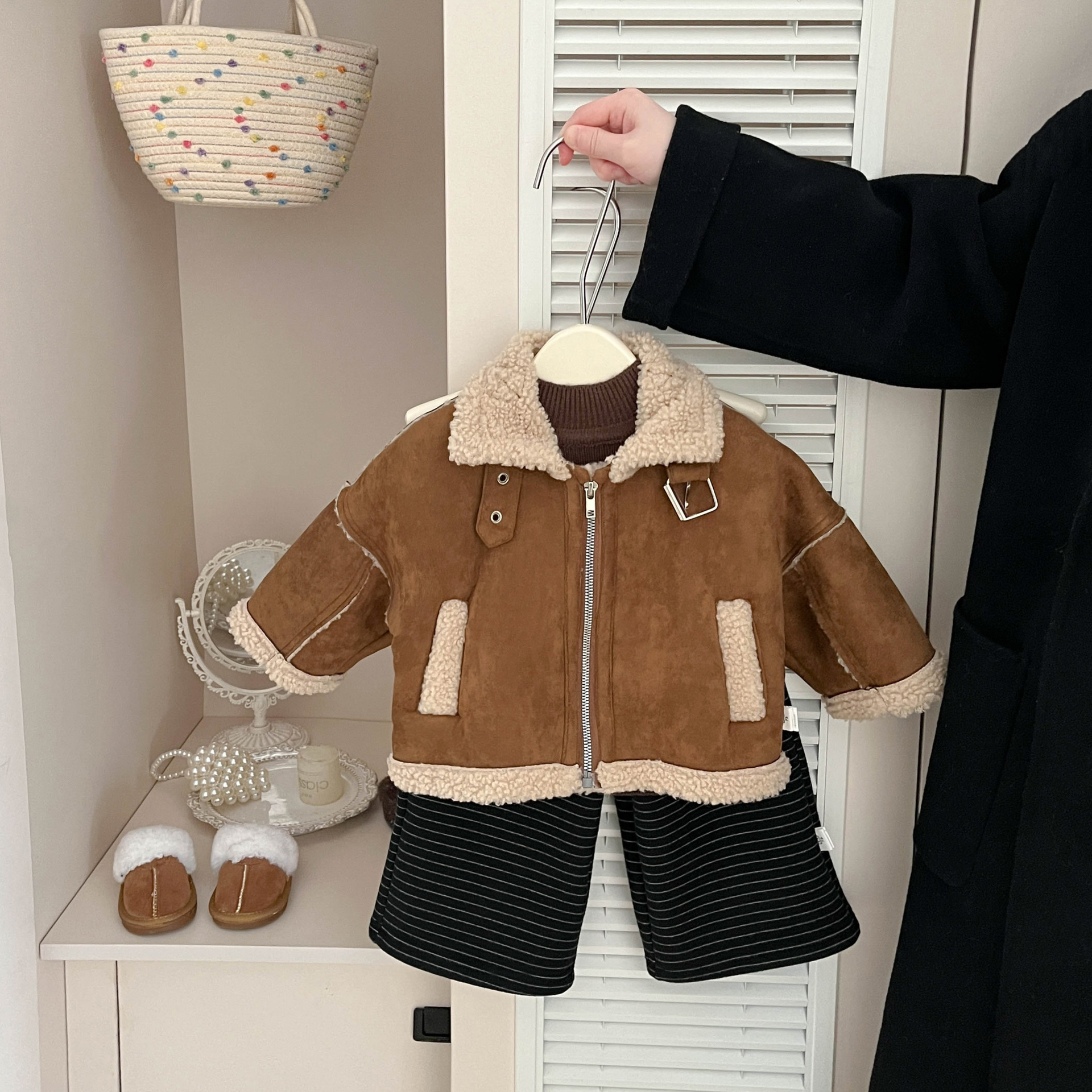 Детская куртка из меха с флисом в уличном стиле для девочек, зимняя, новая, толстая, из овечьей шерсти, мотоциклетная куртка