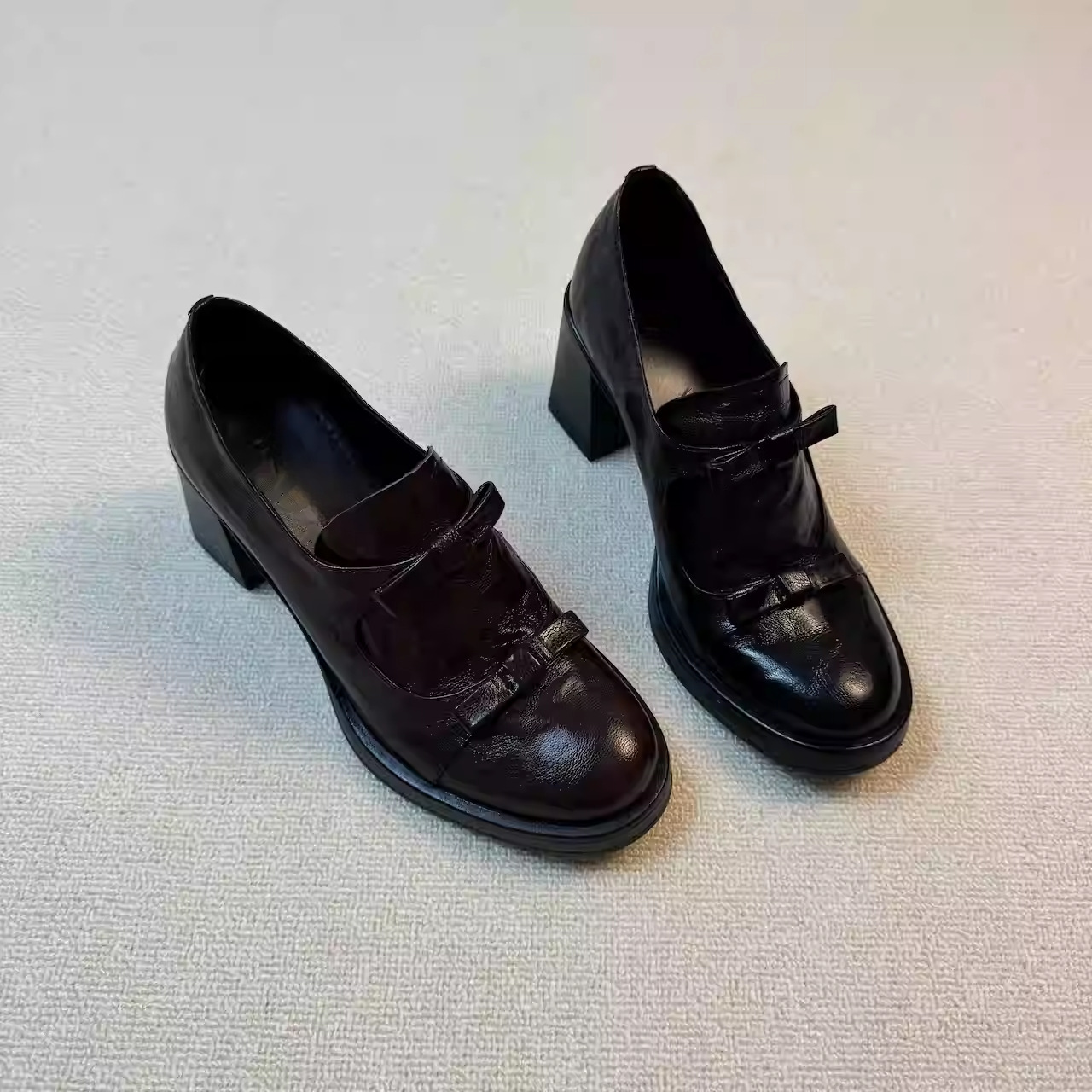 Британский стиль ~ новые французские лоферы для женщин с массивными каблуками, слепоны с бантом универсальные маленькие кожаные туфли для женщин