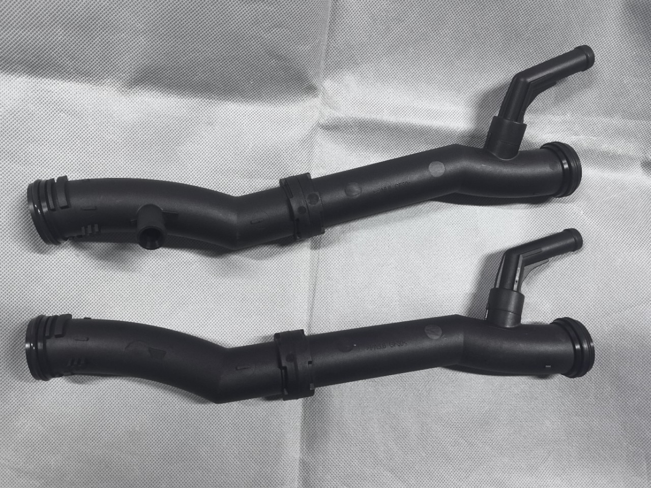 03C121065C 03C121065F Is Suitable for Beetle Scirocco Golf Cooling Thermostat Water Pipe