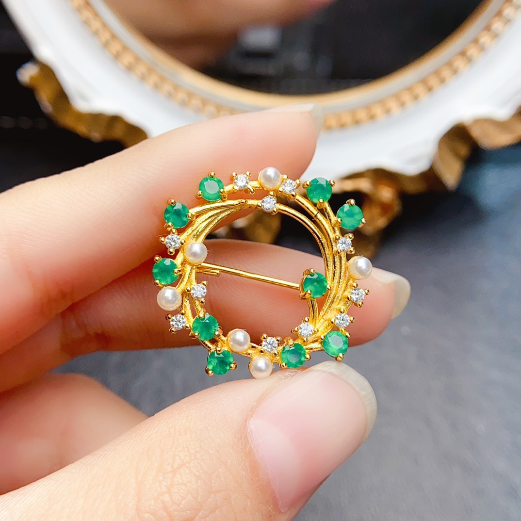 New natural emerald brooch S925 silver inlaid main stone 3*3mm Joker net red explosions women's jewelry wholesale