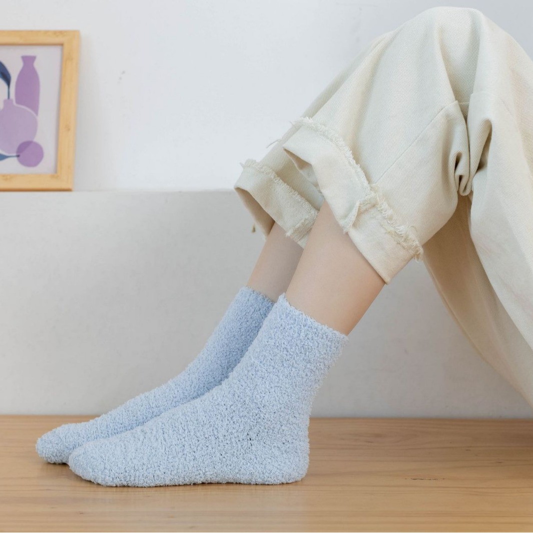 Solid color coral velvet socks for men and women autumn and winter sleep socks thickened half velvet socks in the tube floor socks cross-border wholesale