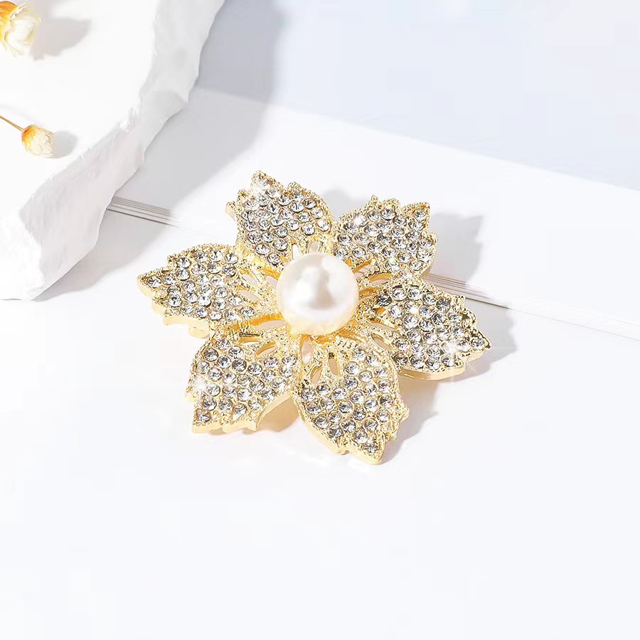 Flower flash diamond bauhinia flower brooch high-end women's exquisite anti-light pin fixed clothes suit corsage accessories