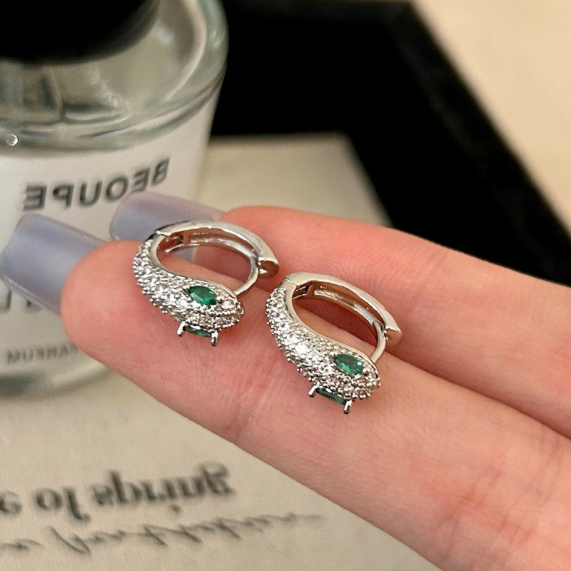 European and American Retro Fashion Versatile High-End Snake Series Earrings Collection Niche Personalized Design Elegant Ear Jewelry