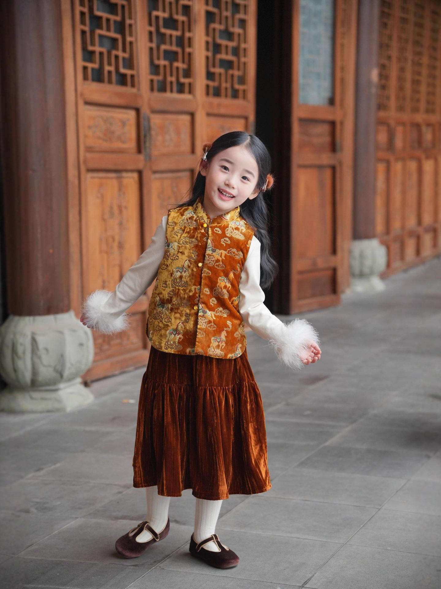 Winter New Children's Chinese-Style Vest, New Chinese Brother and Sister Outfit, Silk Velvet Waistcoat, High-End Parent-Child New Year Outfit Trend