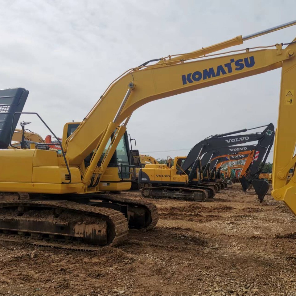 Поставка нового экскаватора Komatsu Pc200-8