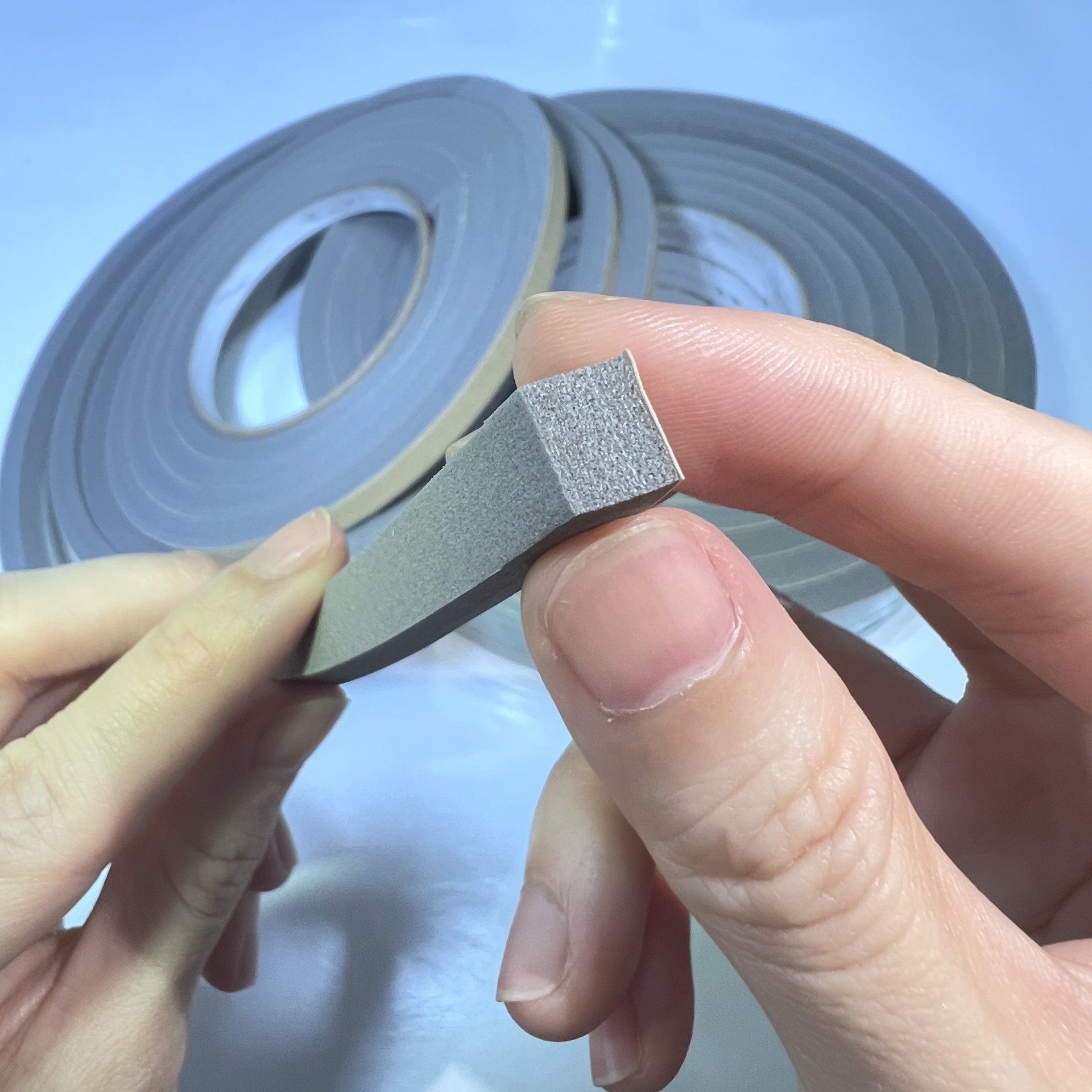 EPDM EPDM EPDM high elastic SBR self-adhesive sealing sponge strip CR black EVA foam sealing strip rubber and plastic material