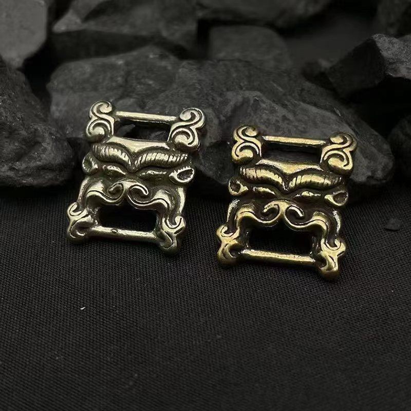 Retro Brass Sutra Buckle Bazaar Xizang Stall Taobao Animal Noodles Cloth Buckle diy Tiantie Tojia Accessories