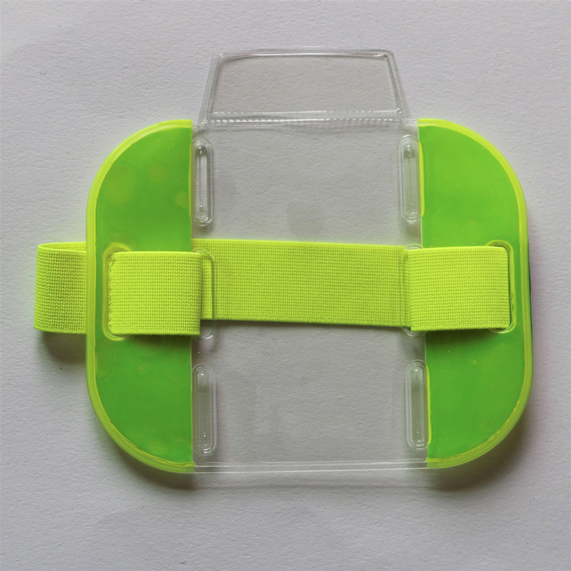 Производитель выпускает ПВХ светоотражающие рукава для карточек, спортивные нарукавники, ночные защитные рукава, цветные для печати