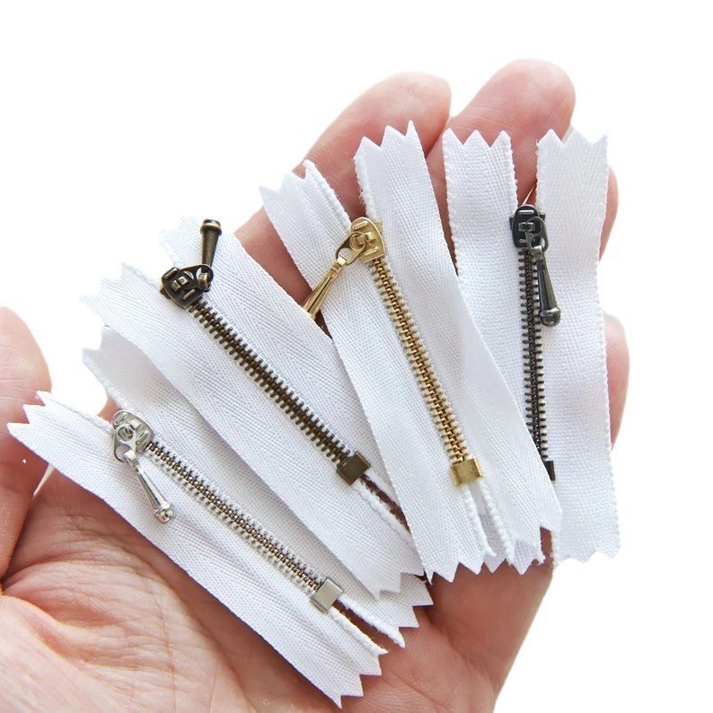 Wholesale in Stock No. 0 Metal Closed-End Zipper for Toys, Dolls, and Doll Clothes, Small Size Baby Clothes Zipper