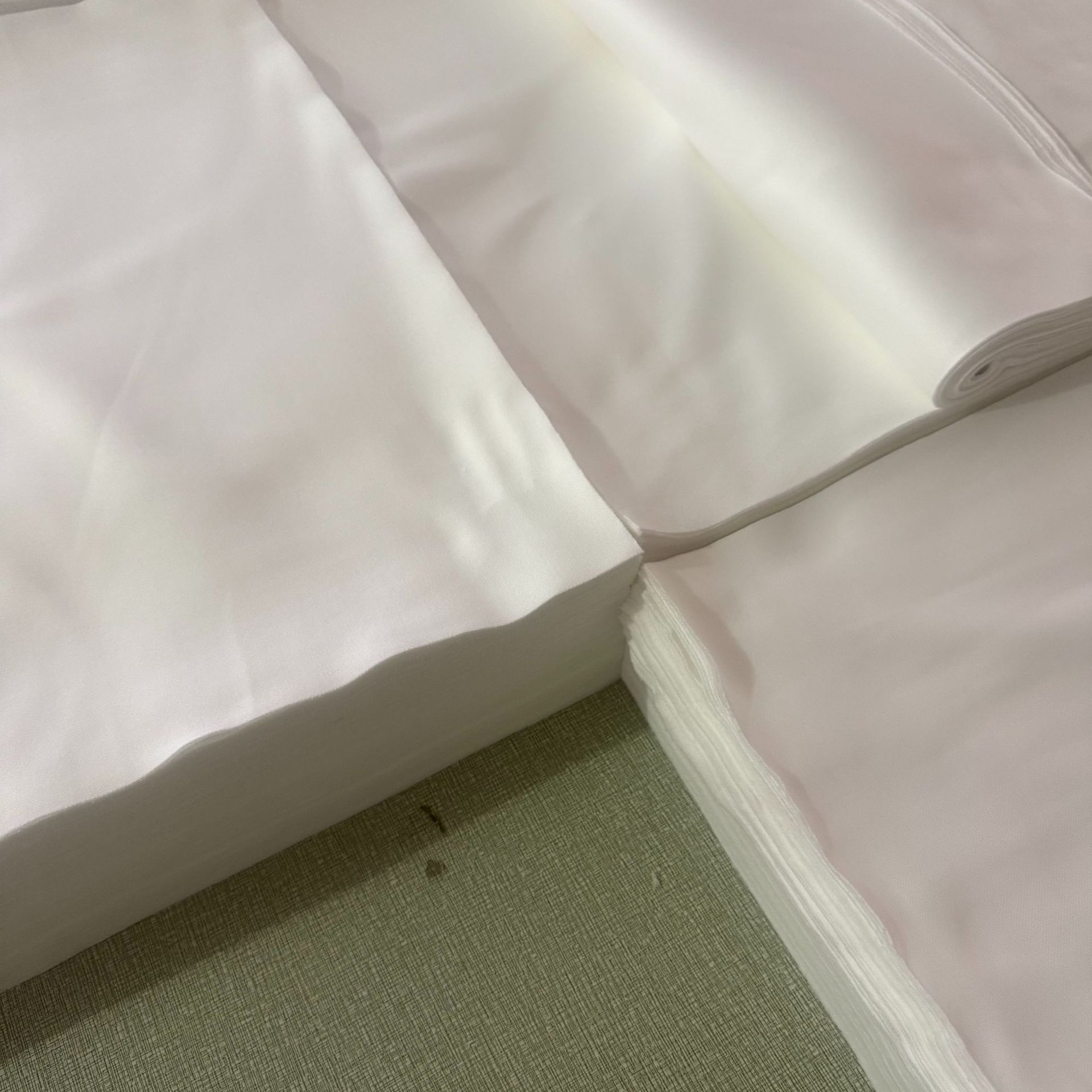 White Lint-Free Absorbent Cotton Industrial Cleaning Cloth for Machine Repair and Wiping Oil, Large Cotton Scraps