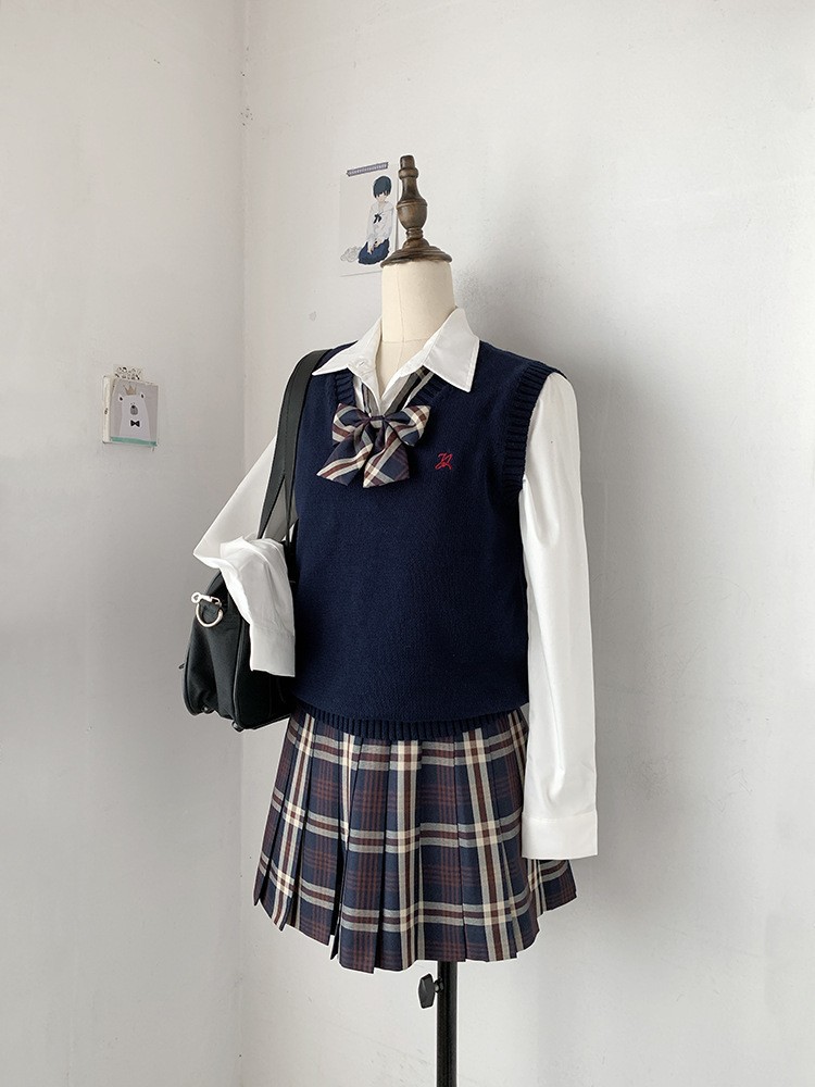 Original JK Uniform Solid Color Vest Sweater Knitted Vest V Collar School for Students in Autumn, Winter and Spring