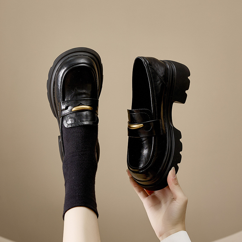 2025 Autumn/Winter British Retro Thick-Soled Height-Increasing Versatile Wide-Foot College Style Slip-On Loafers with Small Gold Bars