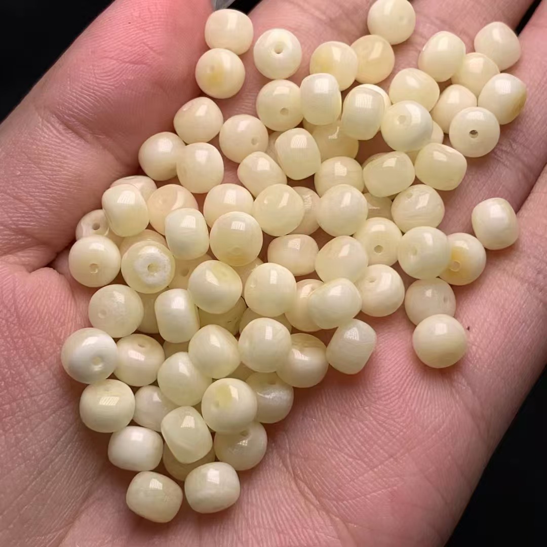 Natural beeswax porcelain white nectar old loose beads full of wax shape full casual matching DIY Wen play accessories