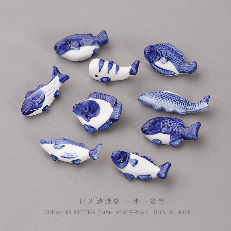Керамическая подставка для палочек в виде синей рыбы, милый аксессуар, держатель для палочек в гостиницах