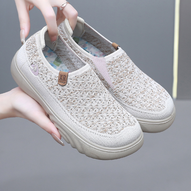 2025 Spring and Autumn New Old Beijing Cloth Shoes Women's Single Shoes Flying Woven Breathable Comfortable Mother Shoes Soft Sole Non-slip Walking Shoes