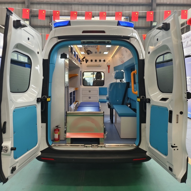 Saic Maxus V70 Mid-Axis Mid-Top Diesel Version Monitoring Ambulance Hospital Transfer Factory Direct Sales Can Be Paid in Installments