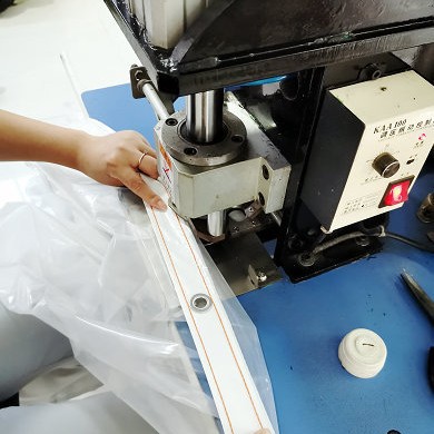 Plastic film transparent thickened edge punching insulation film rain-proof waterproof windproof film rain-proof cloth succulent flower cold-proof