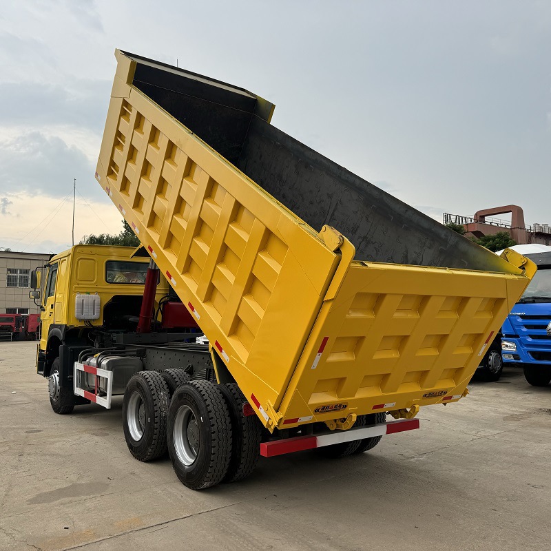 Export Refurbished Howo Heavy Truck 8X4 Howo Truck Dump Truck 12-Wheel Dump Truck 371 Horsepower Truck Engineering Vehicle