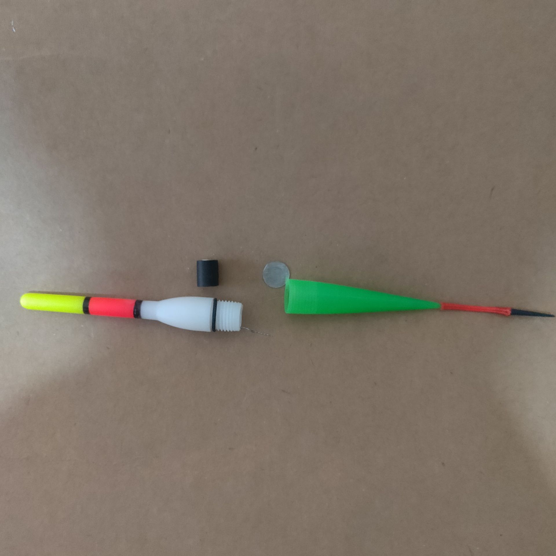 Manufacturers supply water bright electronic drift into the water bright plastic electronic drift windproof drift electronic luminous drift fishing gear supplies