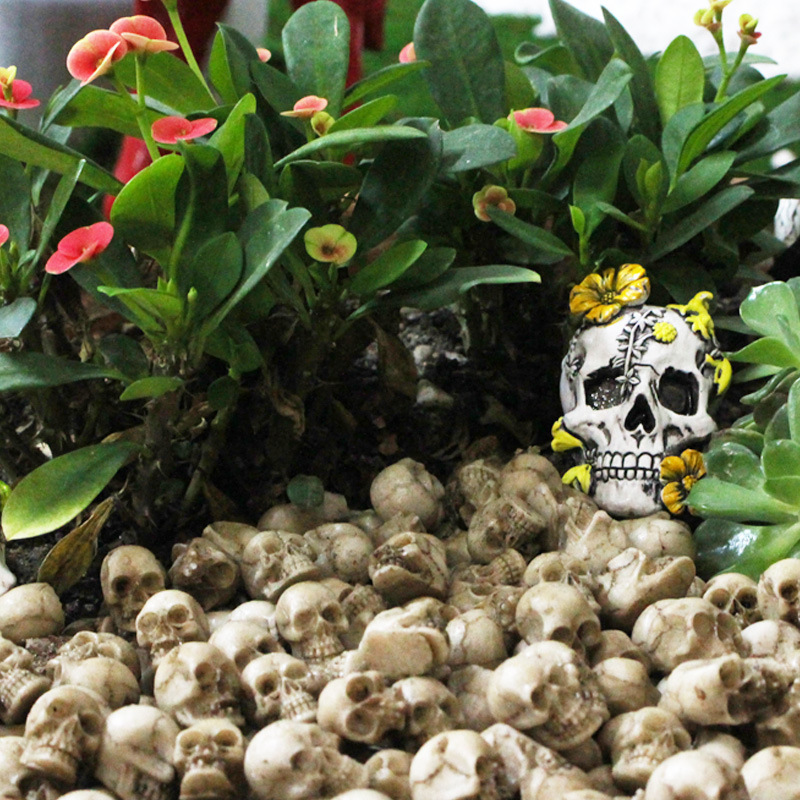 Cross-Border Halloween New Product Skull 20 Small Ghost Head Resin Ornaments Gothic Desktop Flower Pot Balcony Decoration