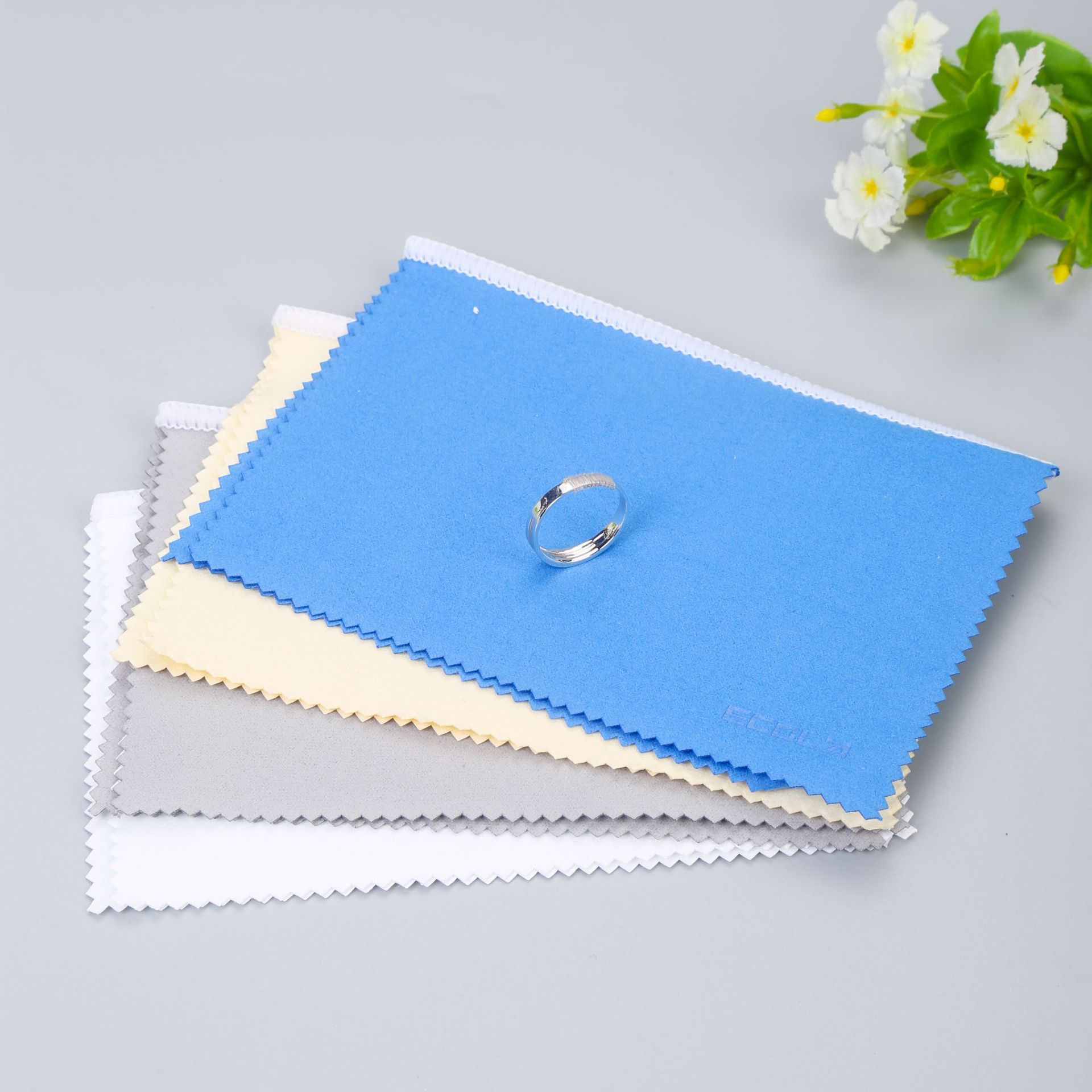 Four-layer silver cleaning cloth jewelry care cleaning Polish cloth polishing maintenance cloth double-sided velvet lock edge silver cleaning cloth wholesale