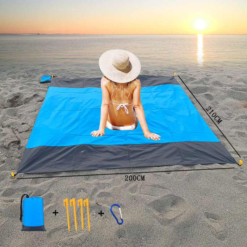 Outdoor camping waterproof convenient foldable two-color picnic mat moisture-proof mat polyester plaid pocket beach mat