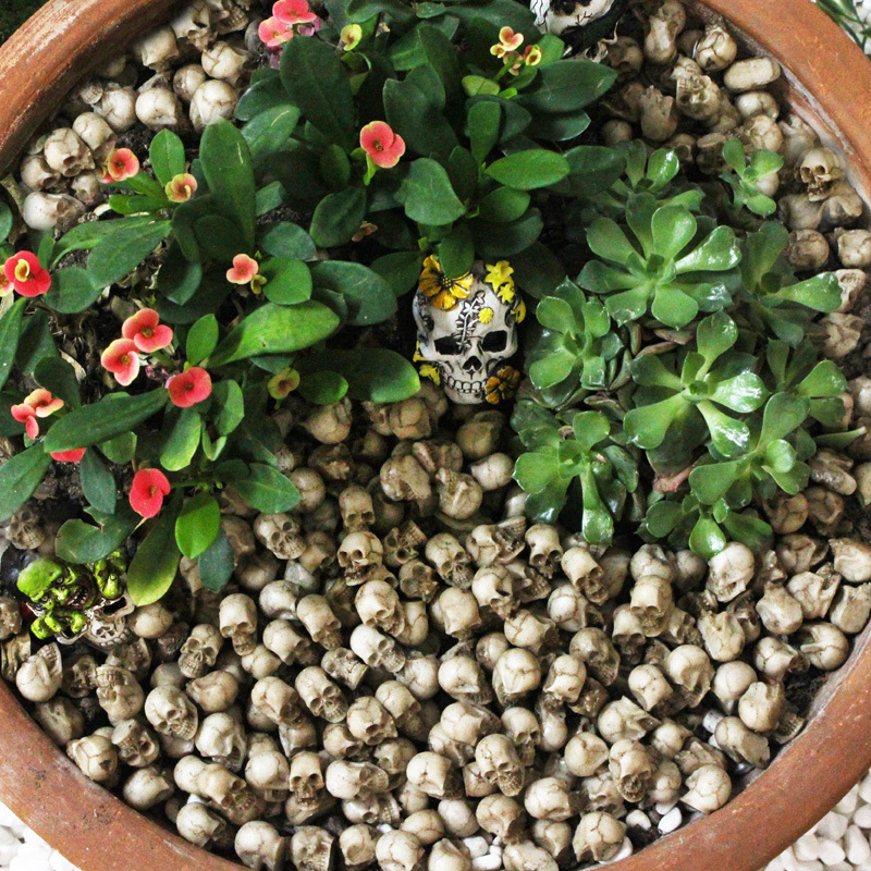 Cross-Border Halloween New Product Skull 20 Small Ghost Head Resin Ornaments Gothic Desktop Flower Pot Balcony Decoration