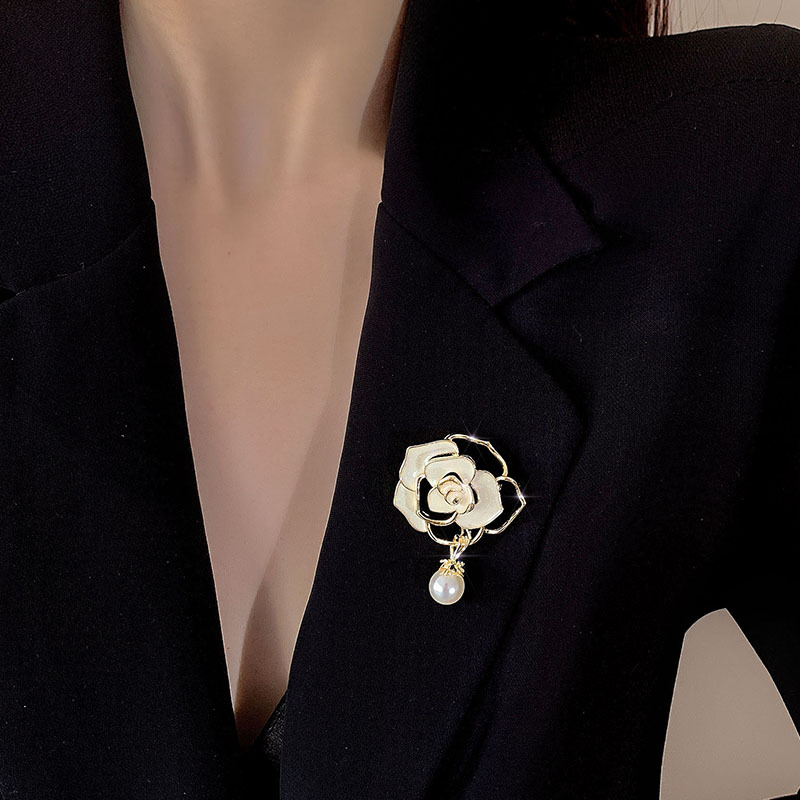 Niche Design Sense Camellia Brooch Women's Autumn Suit Large Pin Fixed Clothes Artifact Advanced Sense Corsage Accessories