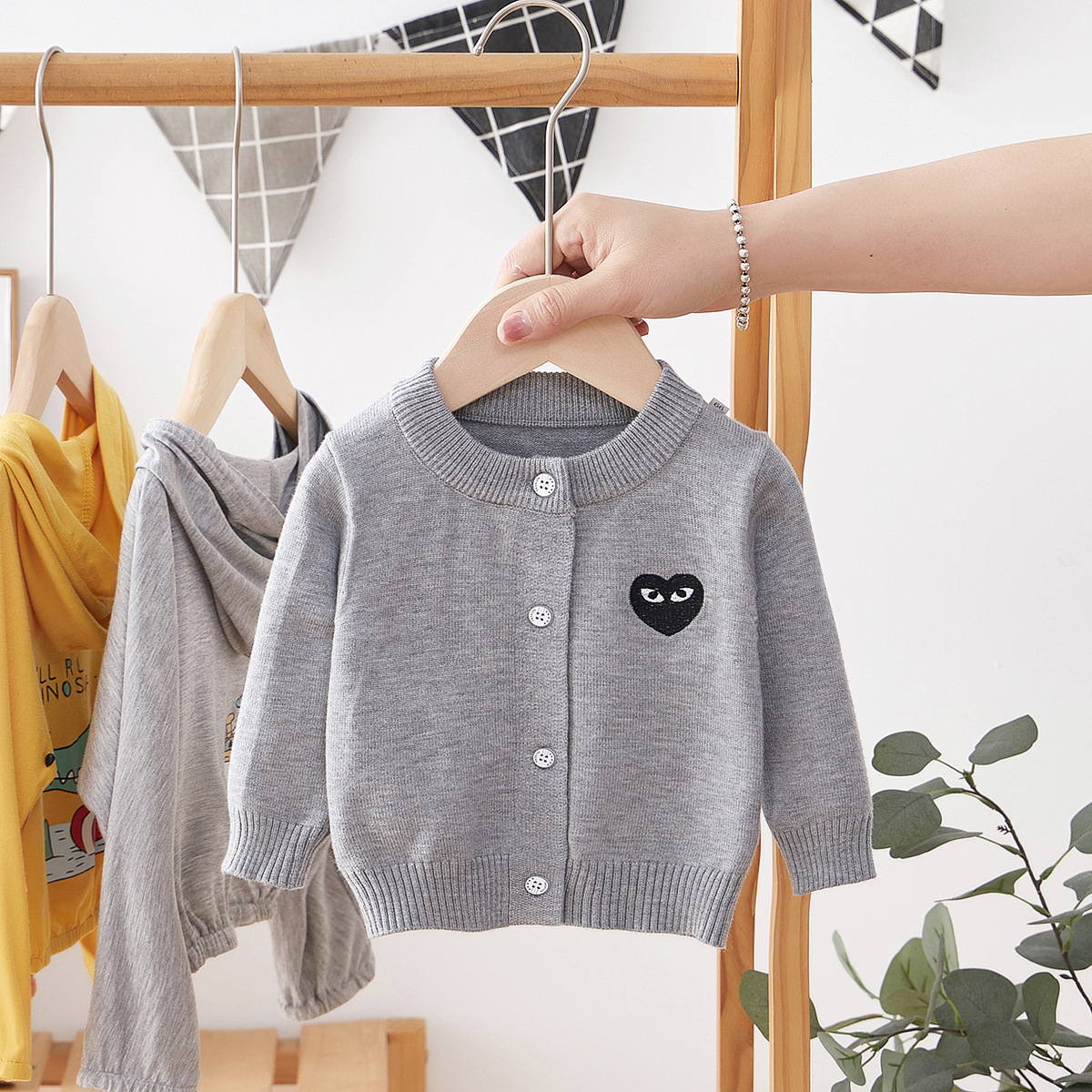 Live Supply 2025 New Children's Sweater Spring Baby Round Neck Pure Color Outwear Girls Cotton Knitted Cardigan