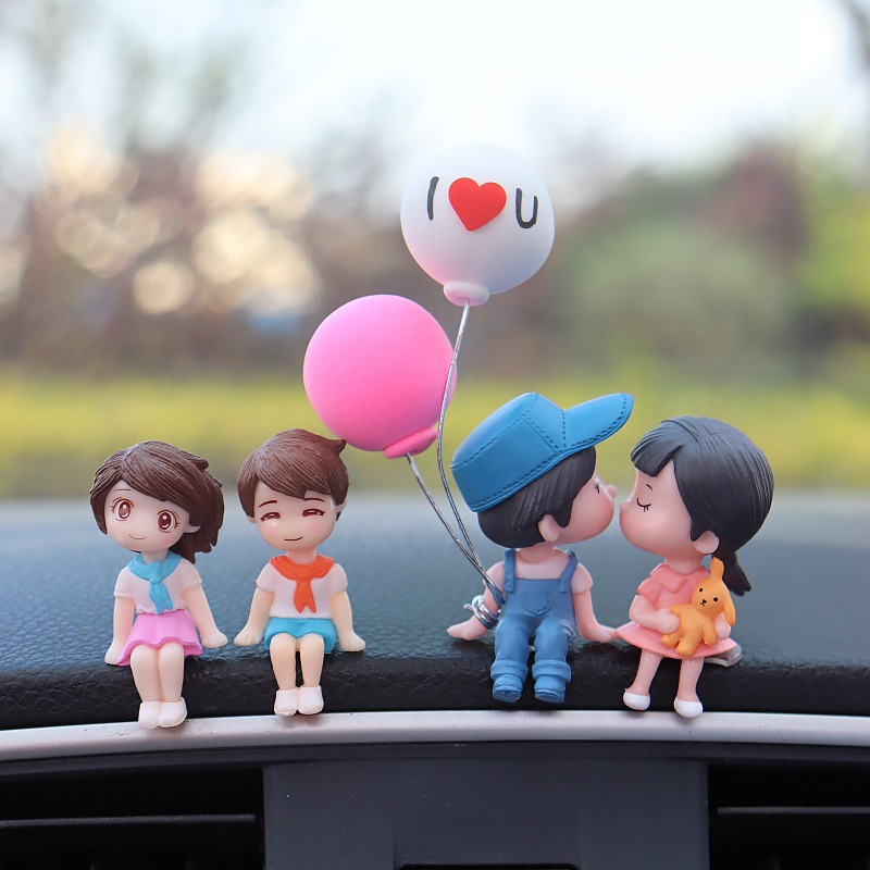 Online celebrity car decoration wholesale car decoration cute kiss couple doll car small decoration factory direct sales
