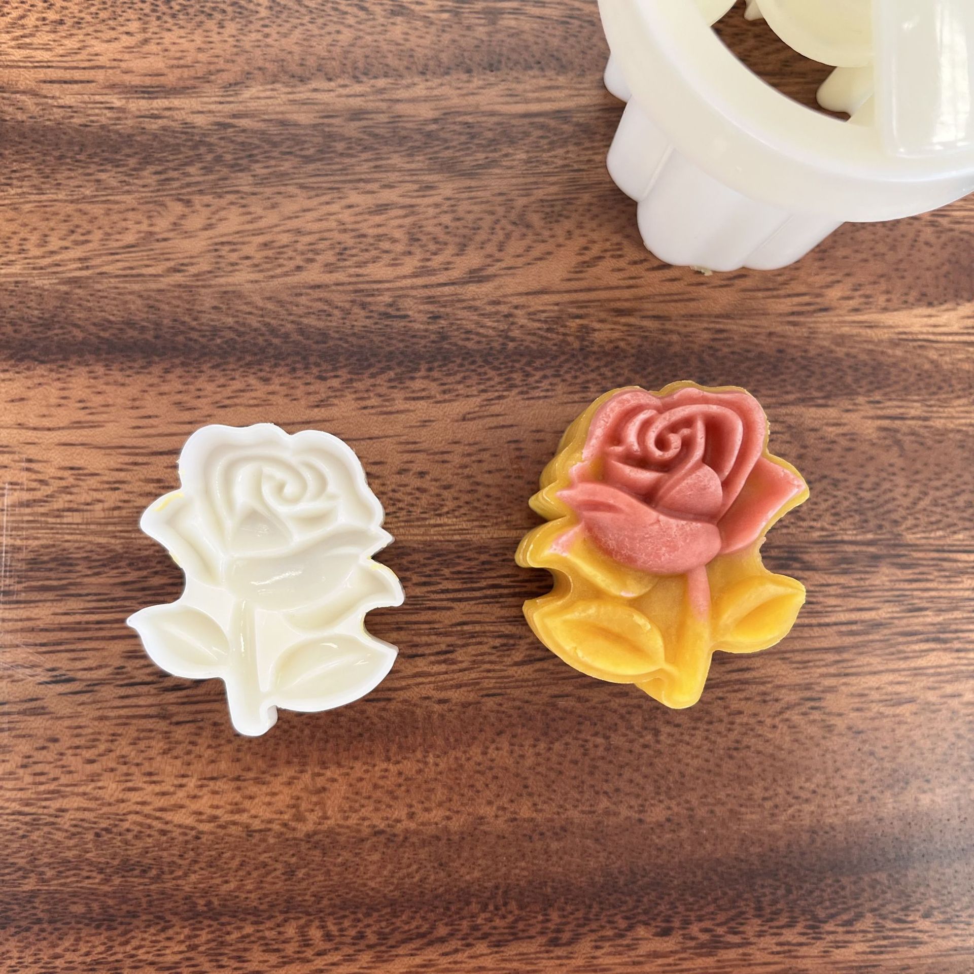 50g three-dimensional rose simulation baking mold set rose hand-pressed moon cake mung bean cake mold